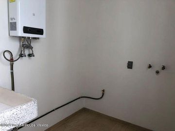 Casas en venta en San Isidro Juriquilla, 3 recámaras 2.5 baños, cocina equipada, acabados en mármol, Alberca, Gimnasio, Jardines, Salón usos múltiples