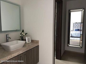 Casas en venta en San Isidro Juriquilla, 3 recámaras 2.5 baños, cocina equipada, acabados en mármol, Alberca, Gimnasio, Jardines, Salón usos múltiples