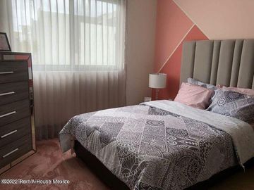 Casas en venta en San Isidro Juriquilla, 3 recámaras 2.5 baños, cocina equipada, acabados en mármol, Alberca, Gimnasio, Jardines, Salón usos múltiples