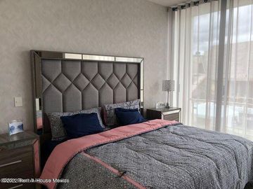 Casas en venta en San Isidro Juriquilla, 3 recámaras 2.5 baños, cocina equipada, acabados en mármol, Alberca, Gimnasio, Jardines, Salón usos múltiples