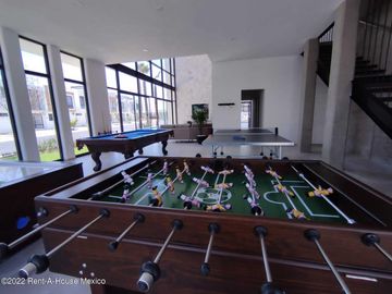 Casas en venta en San Isidro Juriquilla, 3 recámaras 2.5 baños, cocina equipada, acabados en mármol, Alberca, Gimnasio, Jardines, Salón usos múltiples
