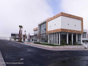 Casas en venta en San Isidro Juriquilla, 3 recámaras 2.5 baños, cocina equipada, acabados en mármol, Alberca, Gimnasio, Jardines, Salón usos múltiples