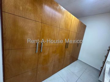 Casa en venta en El Mirador, privada con vigilancia 24 h, jardín, sala de TV y 2 estacionamientos