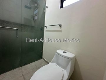 Casa en venta en El Mirador, privada con vigilancia 24 h, jardín, sala de TV y 2 estacionamientos