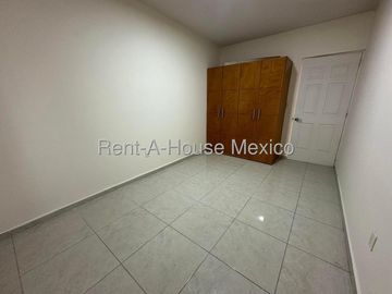 Casa en venta en El Mirador, privada con vigilancia 24 h, jardín, sala de TV y 2 estacionamientos