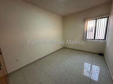 Casa en venta en El Mirador, privada con vigilancia 24 h, jardín, sala de TV y 2 estacionamientos