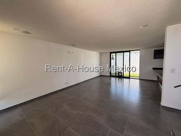 Casa en venta en Zakia, 144 m2 de construcción, 2 recámaras, estudio, terraza y jardín