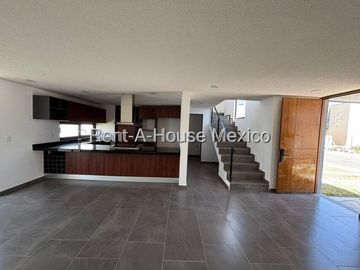 Casa en venta en Zakia, 144 m2 de construcción, 2 recámaras, estudio, terraza y jardín