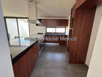 Casa en venta en Zakia, 144 m2 de construcción, 2 recámaras, estudio, terraza y jardín