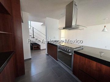 Casa en venta en Zakia, 144 m2 de construcción, 2 recámaras, estudio, terraza y jardín