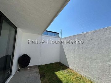 Casa en venta en Zakia, 144 m2 de construcción, 2 recámaras, estudio, terraza y jardín