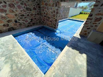 Casa en venta en Zakia, 144 m2 de construcción, 2 recámaras, estudio, terraza y jardín