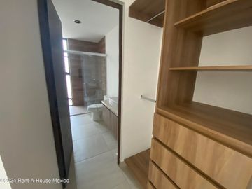 Casa en La Reserva, Valle de Juriquilla, doble altura, cuarto de servicio, vigilancia 24 h y áreas verdes