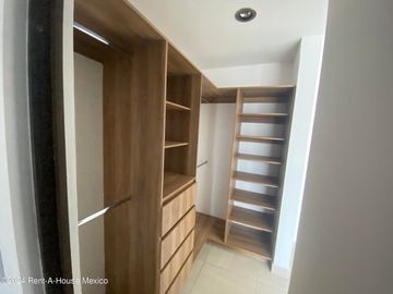 Casa en La Reserva, Valle de Juriquilla, doble altura, cuarto de servicio, vigilancia 24 h y áreas verdes
