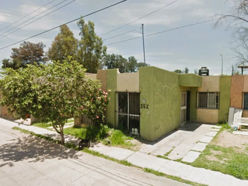 CASA DE REMATE HIPOTECARIO ¡GRAN OPORTUNIDAD! Lirio 352, Residencial Floresta, 36595 Irapuato, Gto.