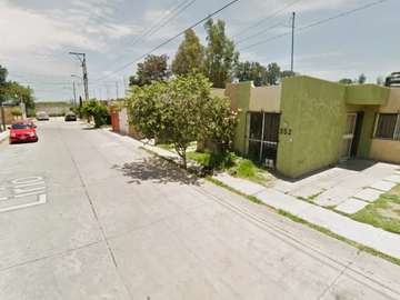 CASA DE REMATE HIPOTECARIO ¡GRAN OPORTUNIDAD! Lirio 352, Residencial Floresta, 36595 Irapuato, Gto.