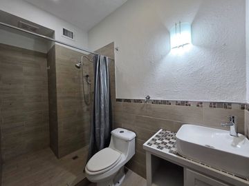 HERMOSA CASA EN RENTA MUY CERCA DEL CONSULADO