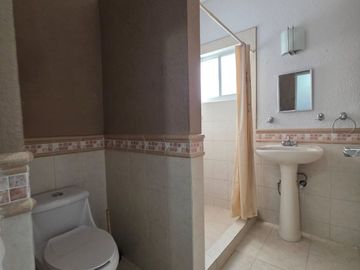 HERMOSA CASA EN RENTA MUY CERCA DEL CONSULADO