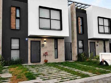 CASA EN VENTA CON ROOFTOP CALIMAYA