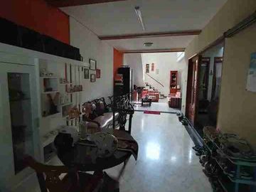 Rumah 2 lantai terawat Batununggal siap Hunni