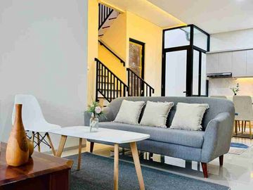 Rumah baru siap huni lokasi strategis di Kencana Loka BSD