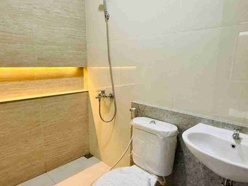 Rumah baru siap huni lokasi strategis di Kencana Loka BSD
