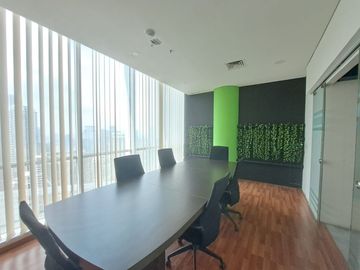 Sewa Kantor Semi Furnish 191 m2 di AXA Tower Kuningan City