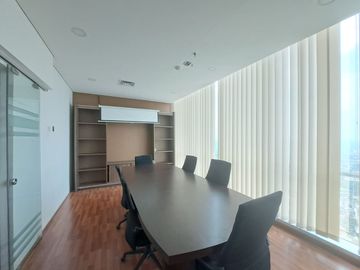 Sewa Kantor Semi Furnish 191 m2 di AXA Tower Kuningan City