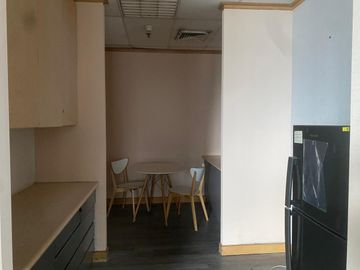 Sewa Kantor 605 m2 Furnish di Menara Caraka Mega Kuningan, Hrg Affordable