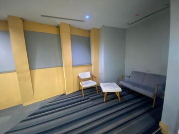 Sewa Kantor 605 m2 Furnish di Menara Caraka Mega Kuningan, Hrg Affordable