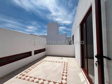 VENTA CASA TEQUISQUIAPAN CERCA CLUB DE GOLF CENTRO, 3 RECAMARAS, 4 BAÑOS.