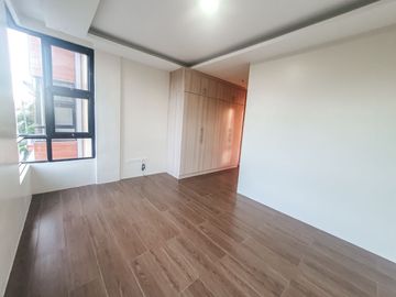 4 Storey Townhouse for Sale in Tandang Sora Quezon City w/ 3 Bedrooms - JB