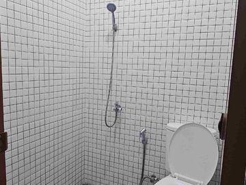 kos aktif kamar 15 semua kamar mandi dalam di mertojoyo merjosari arah dinoyo dekat ke semua kampus besar malang kondisi aktif
