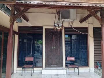 Dijual Rumah Luas Strategis di Jatiwaringin, Bekasi