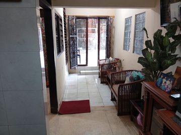 Dijual Rumah Luas Strategis di Jatiwaringin, Bekasi