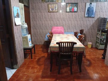 Dijual Rumah Luas Strategis di Jatiwaringin, Bekasi
