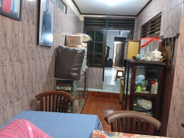 Dijual Rumah Luas Strategis di Jatiwaringin, Bekasi