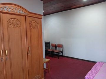 Dijual Rumah Luas Strategis di Jatiwaringin, Bekasi