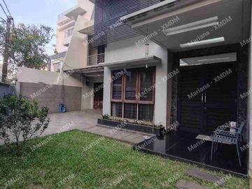 POSISI HOEK ➡️ RUMAH BESAR DI SUNTER BISMA➡️ Extra taman samping bisa dijadikan kolam renang