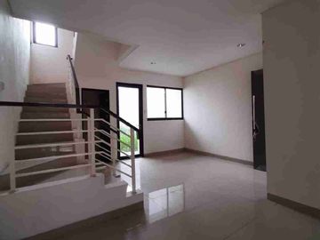 Murah nih rumah 2 lantai Cluster Shinano Cakung Jakarta Timur  jual cepat siap huni