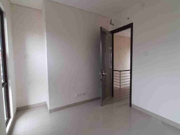 Murah nih rumah 2 lantai Cluster Shinano Cakung Jakarta Timur  jual cepat siap huni