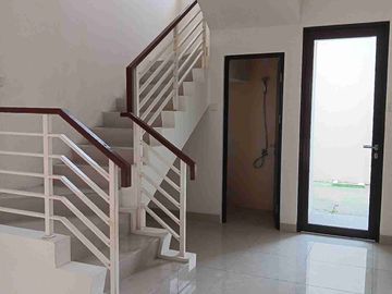 Murah nih rumah 2 lantai Cluster Shinano Cakung Jakarta Timur  jual cepat siap huni