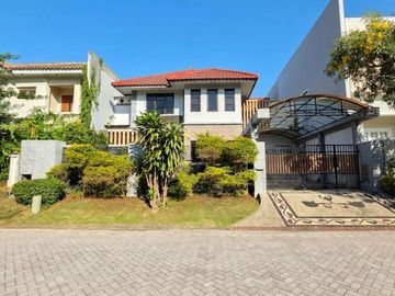 Rumah Villa Westwood, Pakuwon City  STRATEGIS, SIAP HUNI