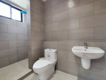 Mayamot Antipolo For Sale 3 Storey Townhouse For Sale 5 Bedrooms near LRT Masinag RG