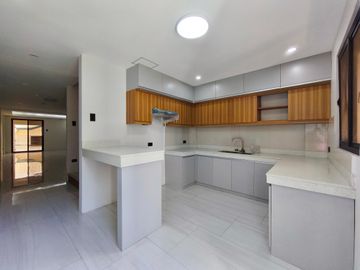 Mayamot Antipolo For Sale 3 Storey Townhouse 3 Bedrooms near Hillside Centre RG