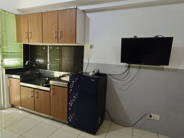 SEWA STUDIO FURNIS MINIMALIS APARTEMEN EDUCITY