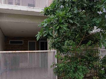 Disewakan Rumah 2 Lt di Gayungsari Selangkah ke Sekolah Al Hikmah, dekat Polda Jatim