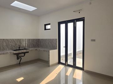 Dijual BU Rumah 2 Lantai di Meruya Selatan, Kembangan
