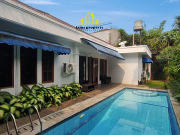 Disewakan Rumah Private Pool 5 Br Luas 600 M2 Kemang Timur Jakarta Selatan
