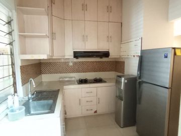 Disewakan & Dijual Rumah 2 lantai Semi Furnished di Rawamangun